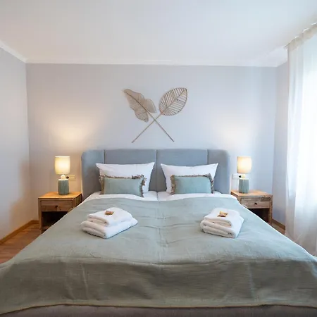 Benville Bv09 - Terrasse & Tiefgarage Inklusive - Ruhige Lage - Altstadt 5 Autominuten Pirna