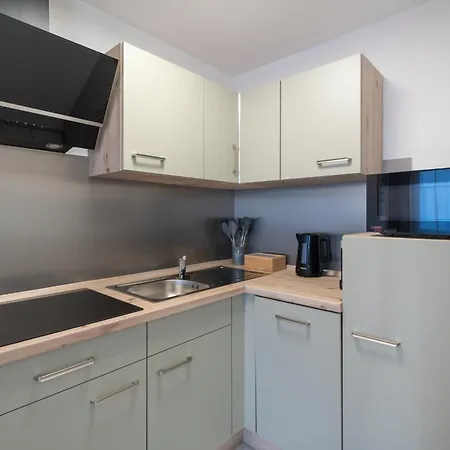 Appartement Benville - Terrasse Oder Balkon & Tiefgarage Inklusive - Ruhige Lage - Altstadt 5 Autominuten *