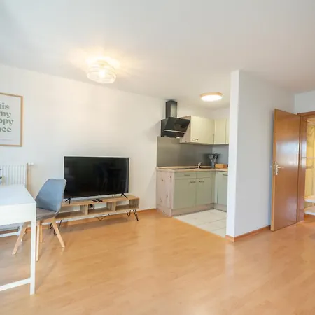 Benville - Terrasse Oder Balkon & Tiefgarage Inklusive - Ruhige Lage - Altstadt 5 Autominuten Appartement Pirna