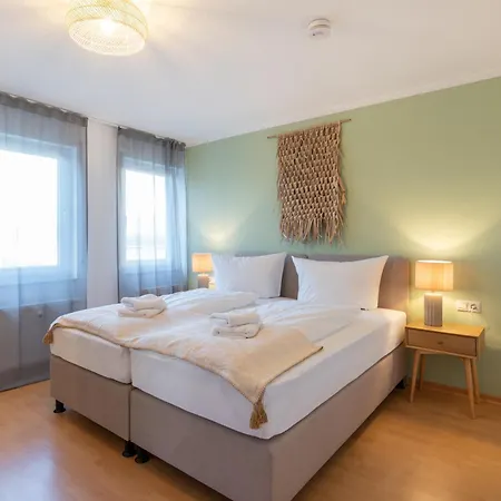 Benville - Terrasse Oder Balkon & Tiefgarage Inklusive - Ruhige Lage - Altstadt 5 Autominuten Appartement