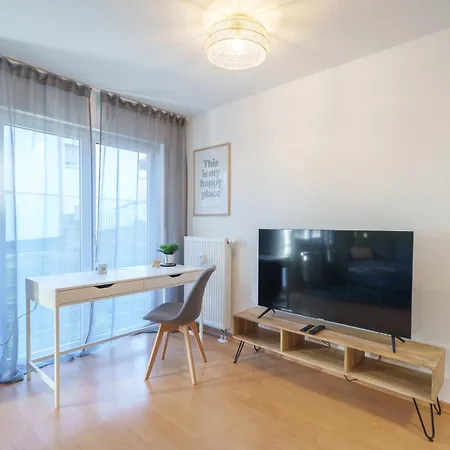 Benville - Terrasse Oder Balkon & Tiefgarage Inklusive - Ruhige Lage - Altstadt 5 Autominuten Pirna