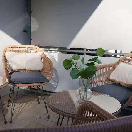 Benville - Terrasse Oder Balkon & Tiefgarage Inklusive - Ruhige Lage - Altstadt 5 Autominuten Appartement