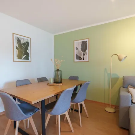 Appartement Benville - Terrasse Oder Balkon & Tiefgarage Inklusive - Ruhige Lage - Altstadt 5 Autominuten *