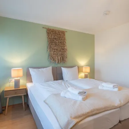 Appartement Benville - Terrasse Oder Balkon & Tiefgarage Inklusive - Ruhige Lage - Altstadt 5 Autominuten Pirna