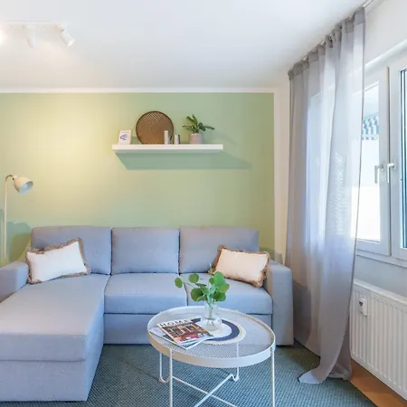 Benville - Terrasse Oder Balkon & Tiefgarage Inklusive - Ruhige Lage - Altstadt 5 Autominuten *