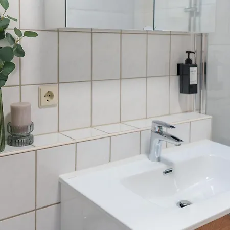 Appartement Benville - Terrasse Oder Balkon & Tiefgarage Inklusive - Ruhige Lage - Altstadt 5 Autominuten Pirna