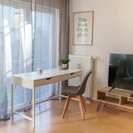 Appartement Benville - Terrasse Oder Balkon & Tiefgarage Inklusive - Ruhige Lage - Altstadt 5 Autominuten