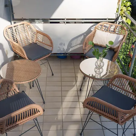 Benville - Terrasse Oder Balkon & Tiefgarage Inklusive - Ruhige Lage - Altstadt 5 Autominuten *